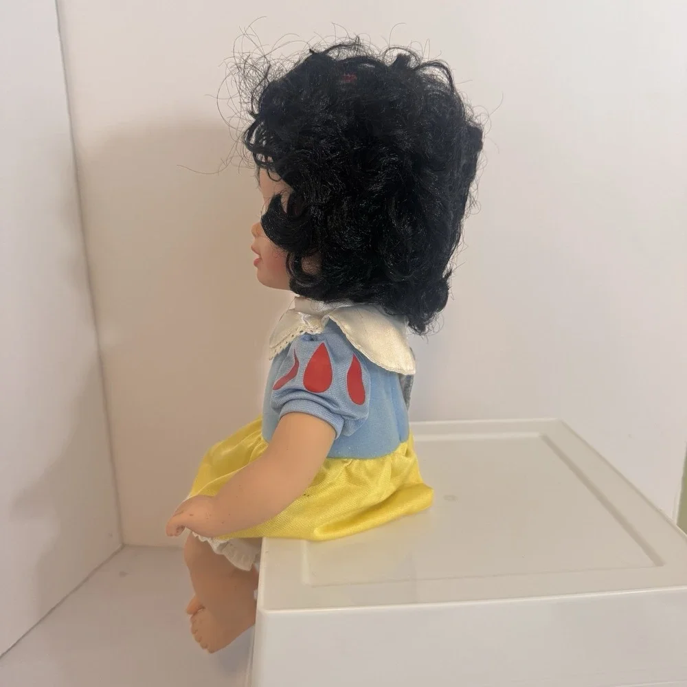 DISNEY ROYAL GIGGLES SNOW WHITE DOLL 2009 Mattel R9650 TESTED WORKS Great 13